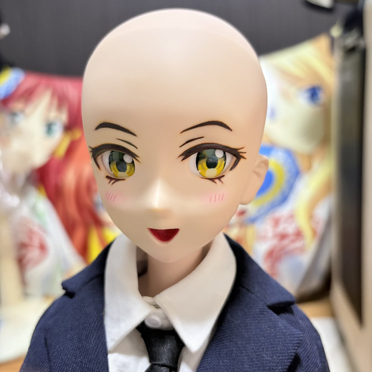 Kouichi_Takaoka's tweet image. さて,真尋さんの可動アイ化です。予定通り,dolfunさん法です。

スポンジ入れたあとにアイを入れた方が個人的には楽でしたねえ。あとブルータックくっつけて操作すると,少しだけ回転出来ます。

真尋「ウィッグをなぜ付けなかった()」

テスト時の写真なんよ。許せ()