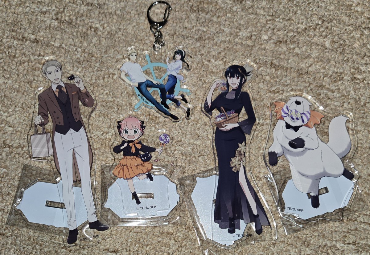 #SPY_FAMILY haul from Zenmarket arrived (mostly acrylics and clear files from the recent collabs). The tariff fees hurt but at least everything arrived fast and without issue 🥲Will make scans of the clear files soon!