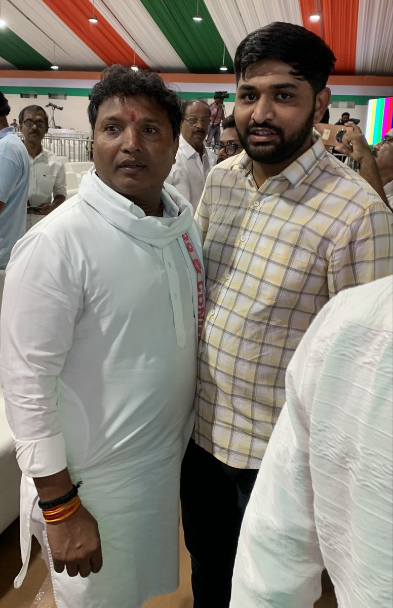 deep_bhanderi's tweet photo. Happy Birth Day #oxygenman of INDIA 🎂🎂💐💐 @srinivasiyc
#indianyouth #HappyBirthday https://t.co/udQ4FKUmuT