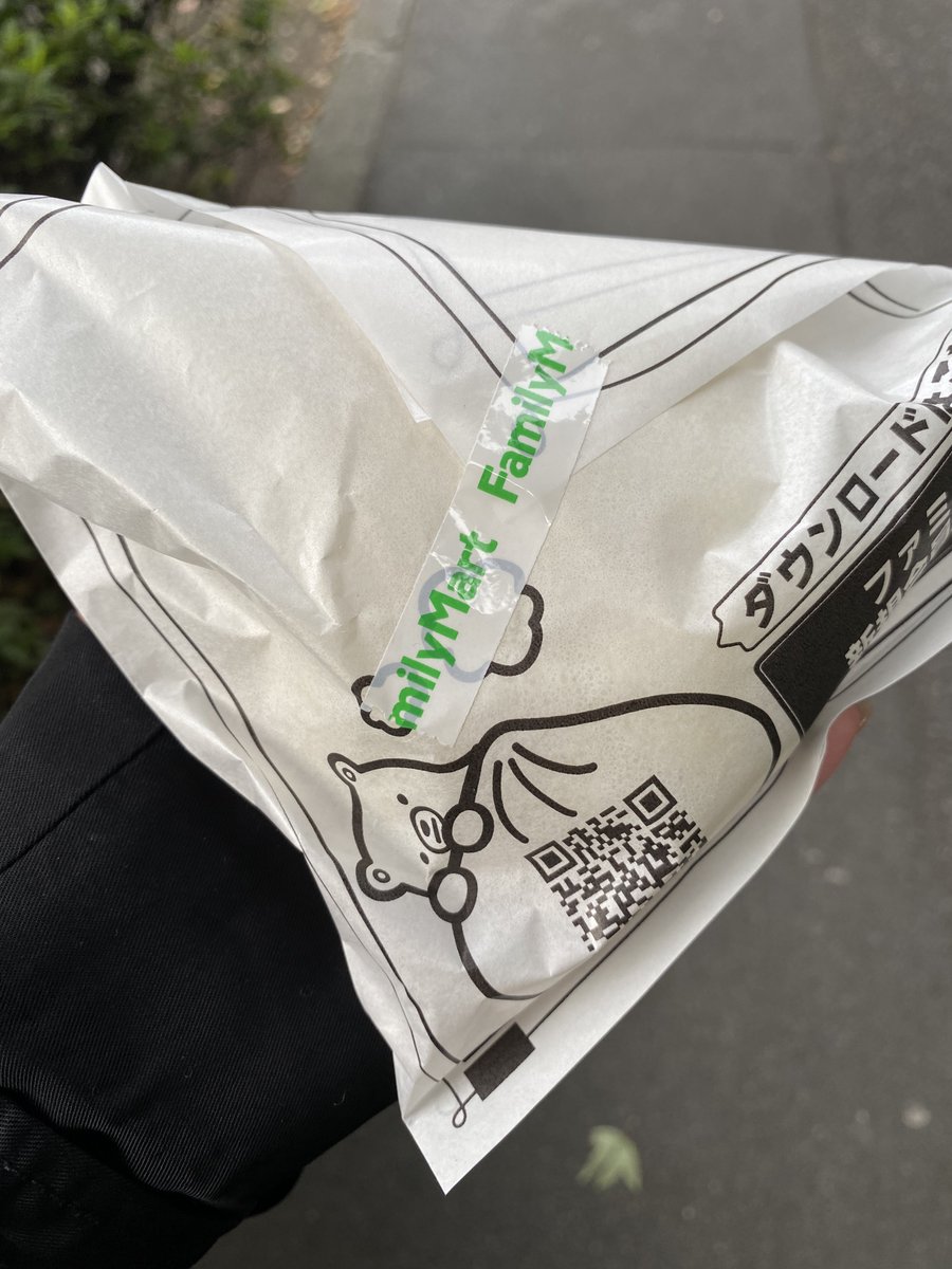 現場の駅周辺、ほんっとなんにも無いの。お昼？おやつ？食べて帰ります。肉まん美味しい季節♨️