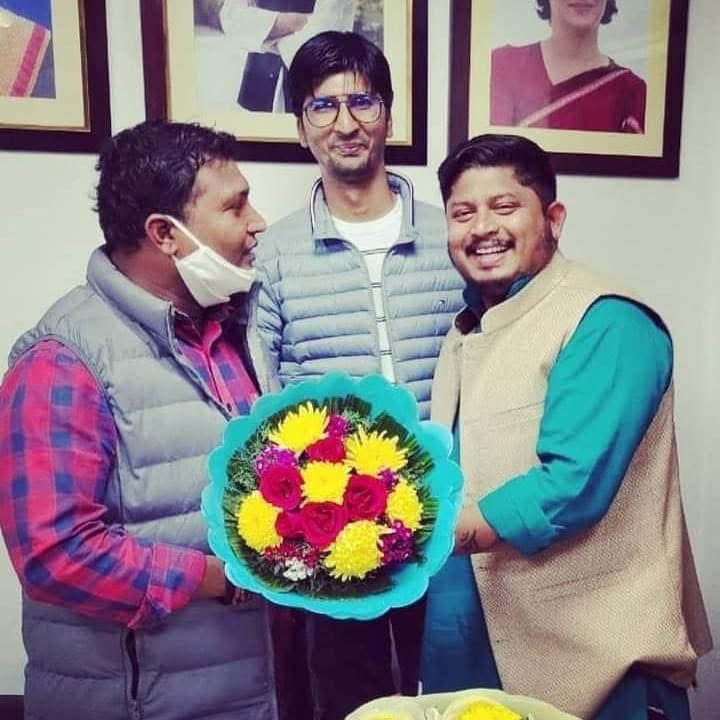 BalaBokade_'s tweet photo. भारतीय युवा कांग्रेस के पूर्व राष्ट्रीय अध्यक्ष श्री श्रीनिवास बी.वी. जी को जन्मदिवस की हार्दिक बधाई एवं शुभकामनाएं।

भगवान से आपके उत्तम स्वास्थ्य एवं दीर्घायु जीवन की कामना करता हूँ।

@srinivasiyc 
#srinivasiyc https://t.co/AWz9tU0vHM