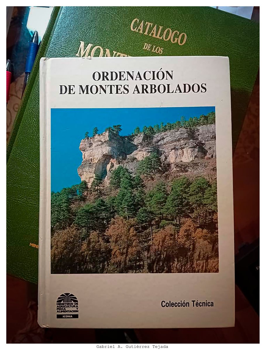 «Siempre resulta difícil transmitir en medios foráneos nuestro concepto de monte, hasta el punto de que es a menudo recomendable mantener la palabra en español cuando escribimos en otra lengua. Y es que nuestros montes no son sólo bosques (...)» J. Gómez Mendoza, 1994, en 👇