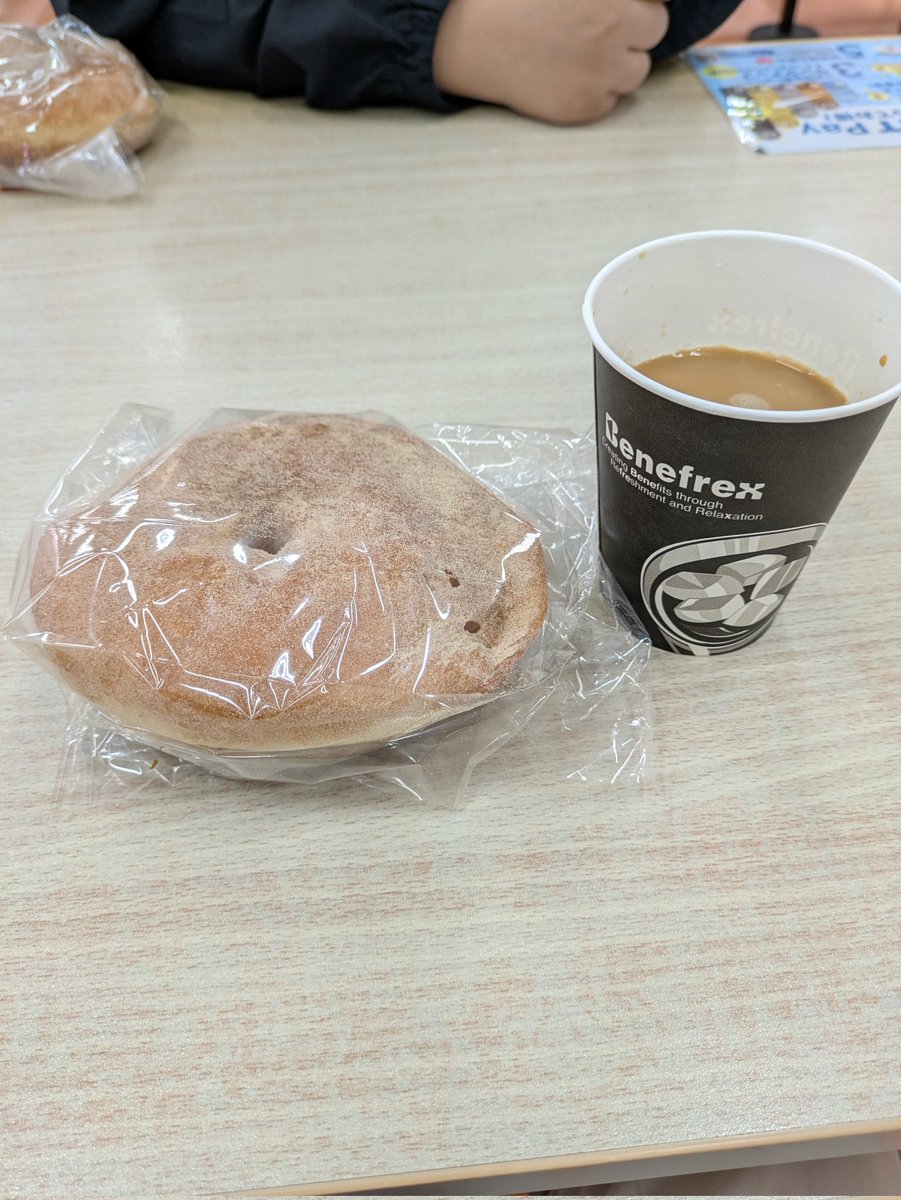 yanachan0120's tweet photo. #PLANT3
#THEDONUT
買えた😭✌️
うちとあ~すけ1個ずつ買って、帰ろうとした時、2個しか残ってなかった https://t.co/5sz6certKy