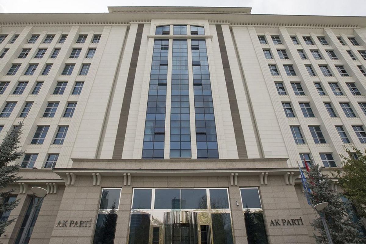 5 il'e atama...
AK Parti Teşkilat Başkanlığının NSosyal hesabından yapılan açıklamada, Cumhurbaşkanı ve AK Parti Genel Başkanı Recep Tayyip Erdoğan'ın tensipleriyle, Bitlis İl Başkanlığına Engin Günceoğlu, Çanakkale İl Başkanlığına Abdurrahman Kuzu, Elazığ İl Başkanlığına İbrahim