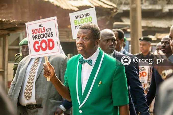 RCCGHistory's tweet image. Pastor E. A. Adeboye, now 83 years old, has carried a placard only twice in his entire life:
1. In 1964, as a student at the University of Nigeria, Nsukka.
2. On February 2, 2020, when he led a prayer walk against killings and widespread insecurity in Nigeria  (an event that was…