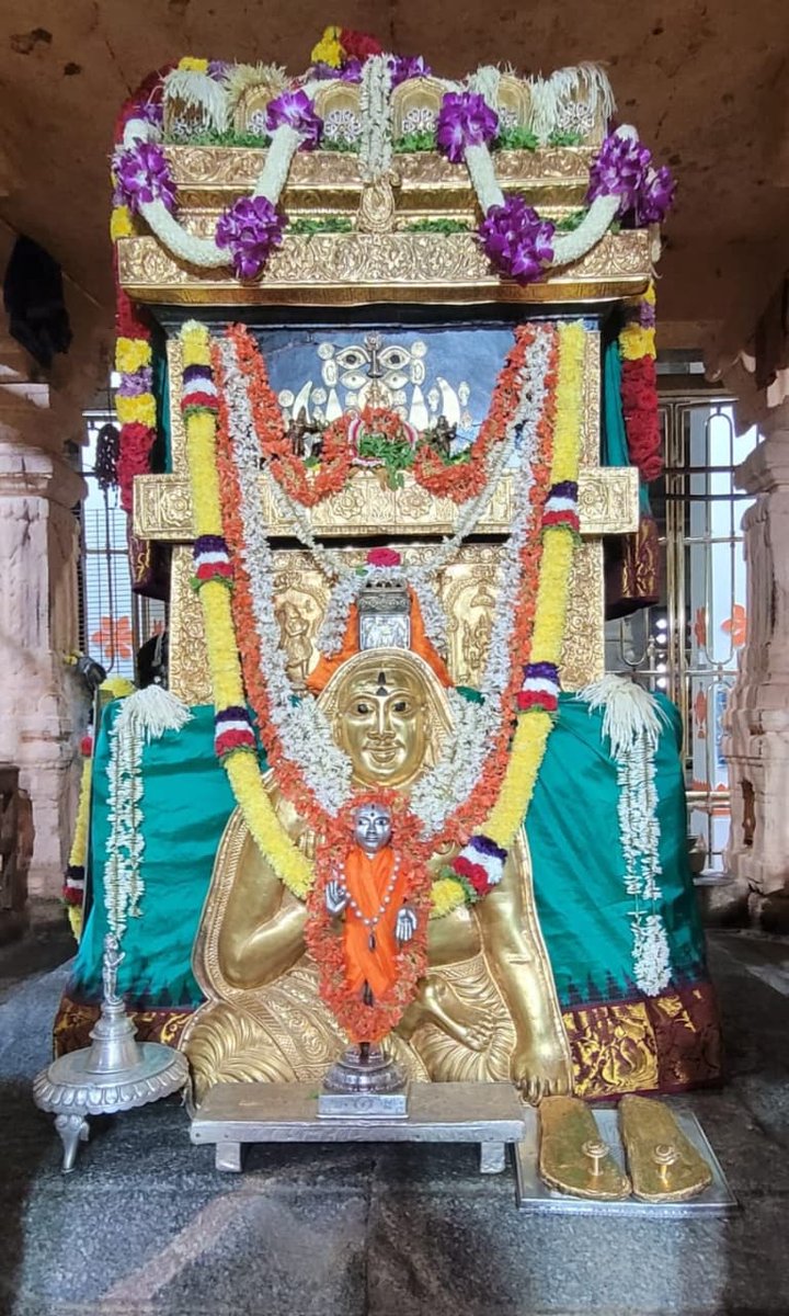 Jaggesh2's tweet image. ಇಂದಿನ ರಾಯರ ಬೃಂದಾವನ ಅಲಂಕಾರ ದರ್ಶನ 🙏