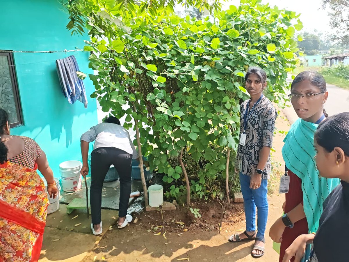 PeriyarVarsity's tweet image. 🦟 Dengue Awareness Drive 🌿
The Department of Microbiology, Periyar University, and Karuppur PHC organized a Dengue awareness programme at Kullagoundanoor Village, promoting prevention and control measures. 💧
#PeriyarUniversity #Microbiology #DengueAwareness #CommunityHealth