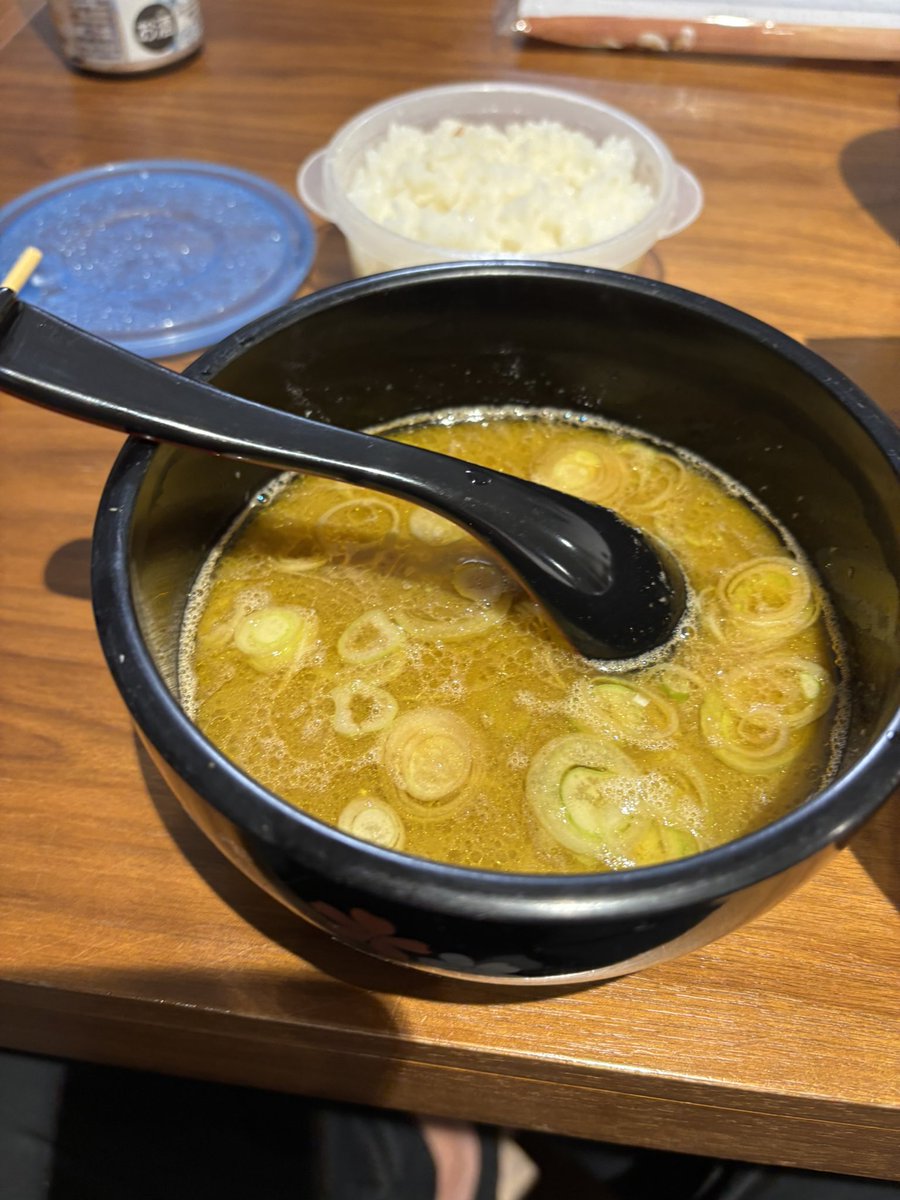 後輩が作った家系ラーメン🍜とつけ麺。
ちゃんとスープも骨から炊いてチャーシューも自家製🐷カエシもオリジナル。ちょー美味かった！