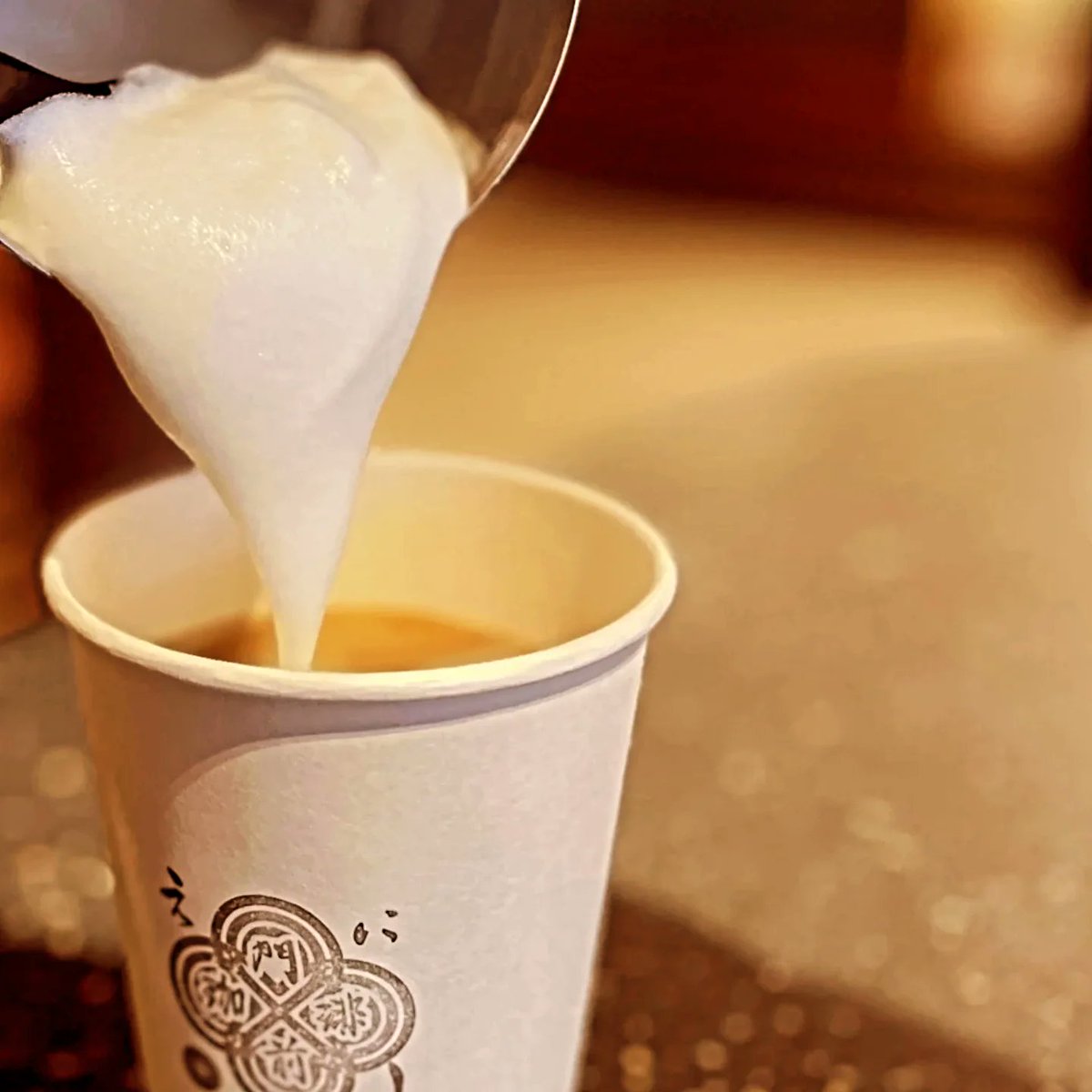 enishi_coffee's tweet image. カフェオレの季節ですね🍁🍃
ふんわりミルクと濃く深いコーヒーのマリアージュ。
ホッとひといきいかがでしょうか。

#門前えにし珈琲
#長野市
#善光寺
#zenkoji
#門前えにし珈琲
#ブックカフェ
#街の本屋さん
#西澤書店
#長野西澤書店
#御朱印
#牛乳パン
#サンチ
#SANCH
#長野市カフェ
#長野市喫茶店
