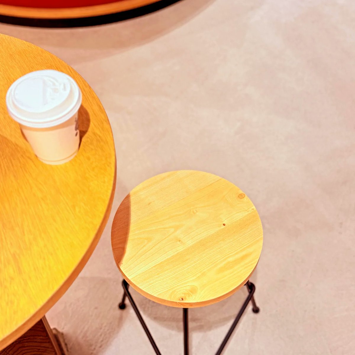 enishi_coffee's tweet image. カフェオレの季節ですね🍁🍃
ふんわりミルクと濃く深いコーヒーのマリアージュ。
ホッとひといきいかがでしょうか。

#門前えにし珈琲
#長野市
#善光寺
#zenkoji
#門前えにし珈琲
#ブックカフェ
#街の本屋さん
#西澤書店
#長野西澤書店
#御朱印
#牛乳パン
#サンチ
#SANCH
#長野市カフェ
#長野市喫茶店