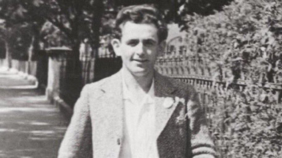 „Ich habe den Krieg verhindern wollen.“

Georg Elser- 
sein Attentat im Münchner Bürgerbräukeller am 8.11.1939 scheiterte, weil Hitler die Versammlung „alter Kämpfer“ zu früh verlassen hatte. Elser war zu diesem Zeitpunkt bereits verhaftet. April 1945 wurde er in Dachau ermordet.