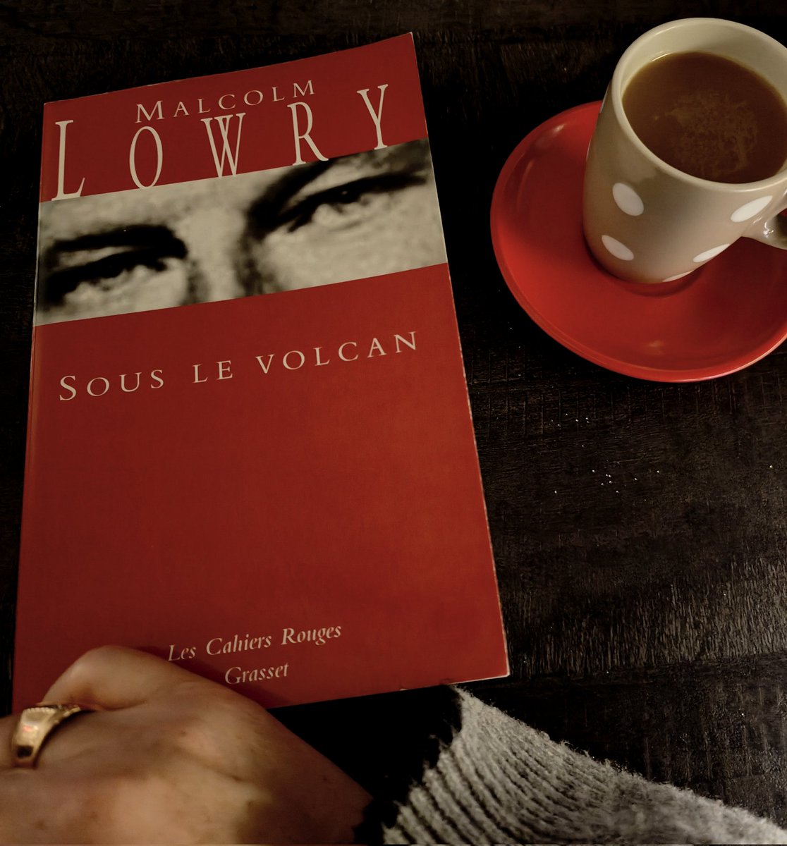 "Le ciel, l'enfer,le bruit de la mer et du monde. L'apocalypse ressemble toujours à la musique d'un volcan."