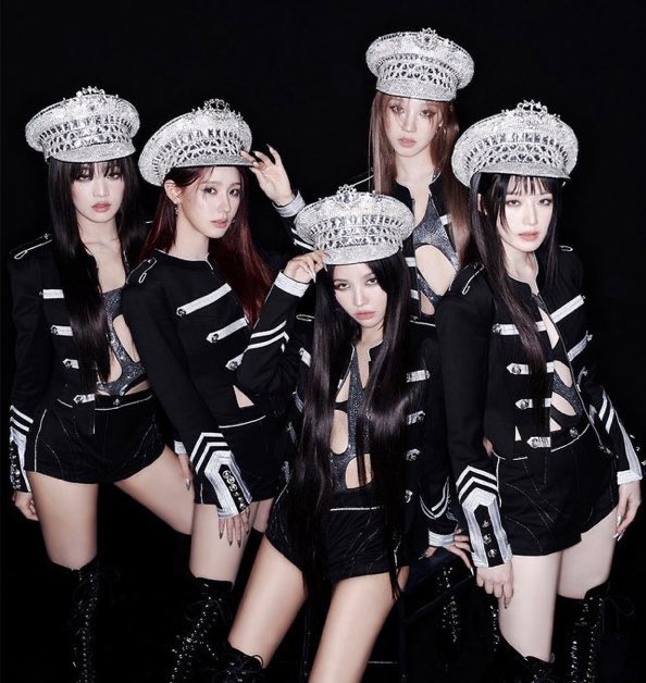 aideulholic's tweet image. i-dle on YouTube South Korea Daily Top Music Videos — Nov 5 Update:

#3. Queencard (+10)
#7. Where Do We Go (+50)
#10. Gone - Korean ver. (+4)
#85. Say My Name (NEW)

#idle #YUQI #MIYEON @official_i_dle