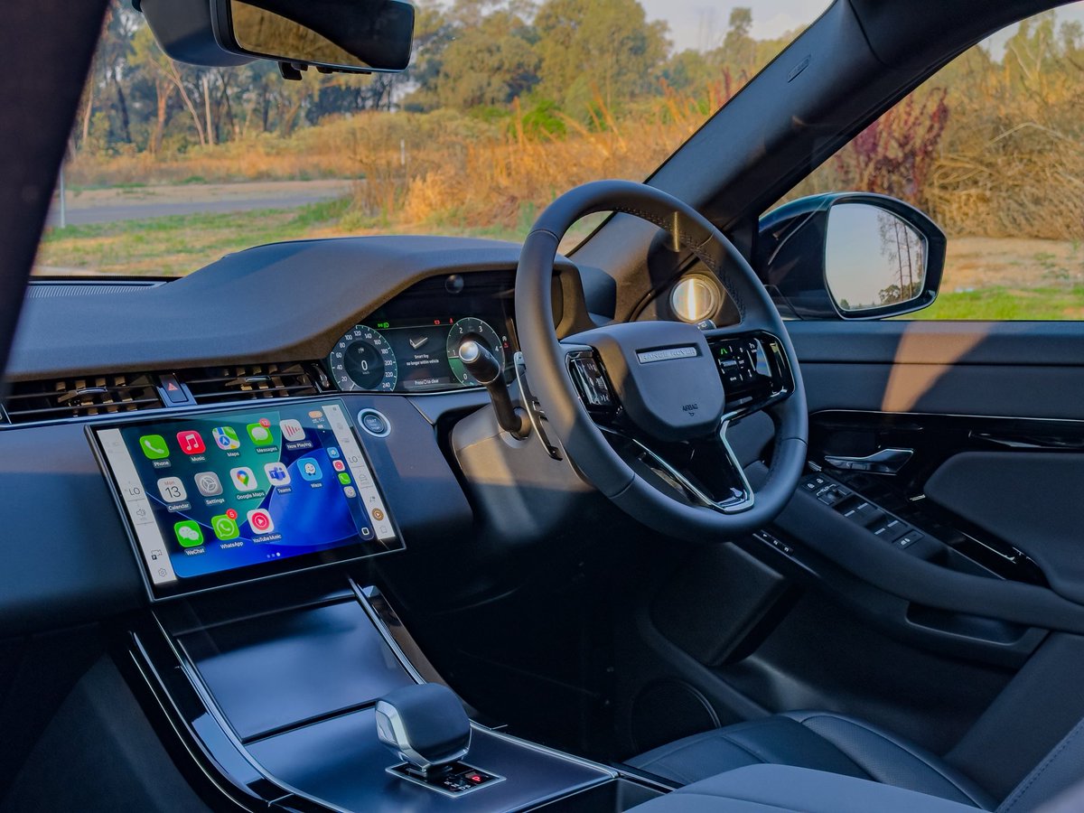khuleonwheels's tweet image. Today kicks off our week-long high tea with the Range Rover Evoque D200 Dynamic SE. This sleek, smart and effortlessly stylish Brit is ready to turn heads thanks to its coupe-like roofline, refined LED detailing…
#RangeRover #RangeRoverEvoque #EvoqueD200
