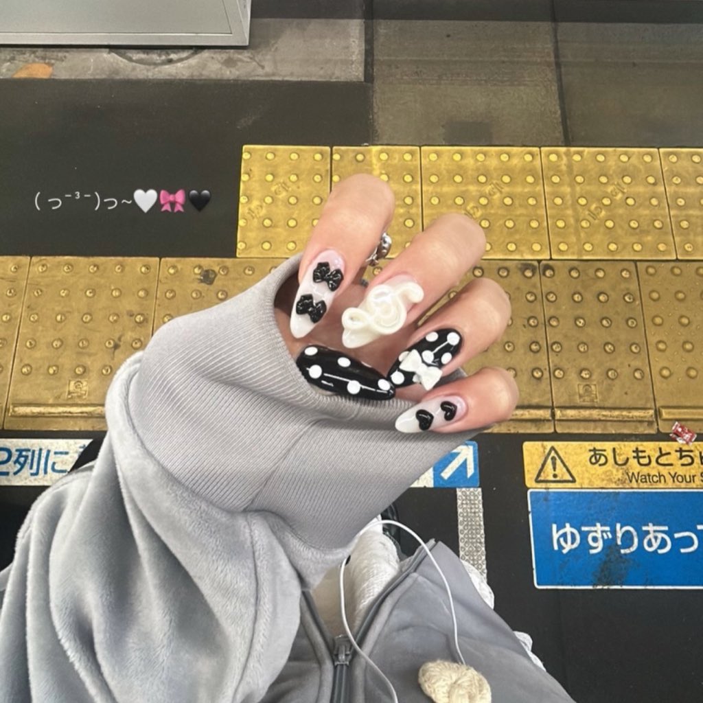 🎶🤍🆕🖤🎀
平成女児風ぽくてお気に入り (^ ̥_ ̯ _ ̥^)