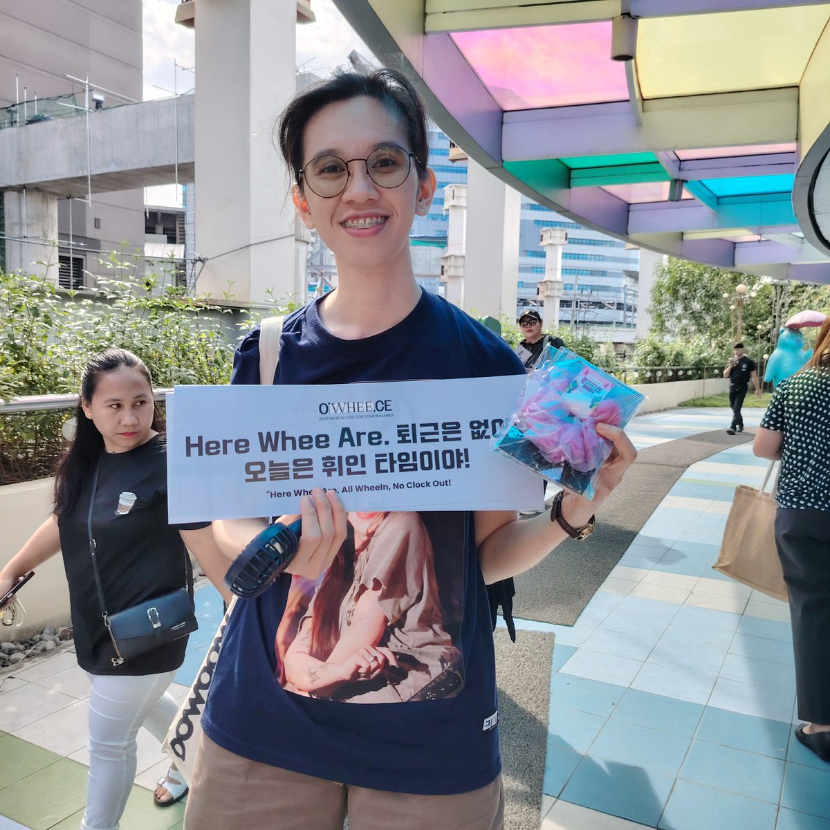 [OWHEECE FREEBIES]

Thank you so much to <a href="/MooMindanaoPH/">Moo Mindanao</a> for your freebies we have distributed them togethwer with the fanbanners! 

#휘인 #WheeIn
#OWHEECE #OWHEECEinMANILA
#ONworldwide