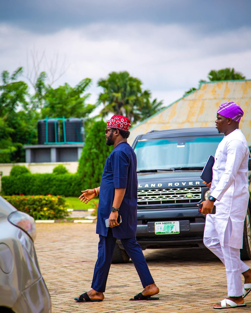 My boy Mubarak. <a href="/EmperorTwiTs/">𝐌𝐔𝐁𝐀𝐑𝐀𝐊🗽</a> 

The only sane leg in the tripod.
The only one that will not bash my car.
The only one I can trust with my iPad 

Thanks for taking care of me whenever I fall sick on trips. Thanks for being a good translator when i send contents to you. Thanks for