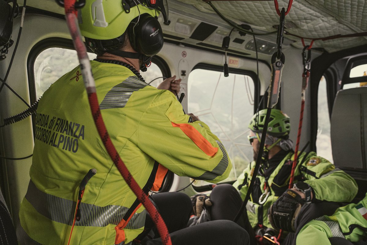 Buongiorno dalla #GuardiadiFinanza
#SoccorsoAlpino
#NoiconVoi