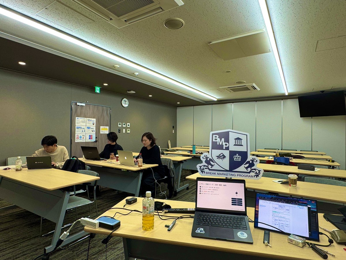 Break_ogawa's tweet photo. BMPオフライン勉強会＠福岡を開催中！
圧倒的な成果を出すための「 ショート動画×SNS広告 」クリエイティブ制作についての講義が終わり、皆さんチームごとに動画素材の撮影に出てる🎥
この後、編集に入ります。
どんな作品が出来るか楽しみだ😎👍 https://t.co/ve1inAJMPg