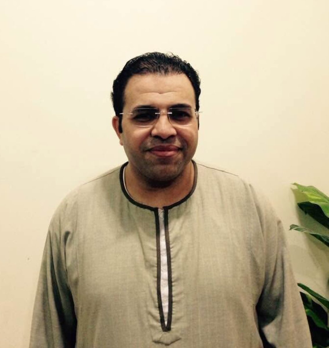 من زمان قوي 
وأنا فخور بالجلابية  ومعاها الصديري  باعتباري من طين وتراب مصر وابن صعيدها وفلاحيها وواحد من مزارعيها 
#الراجل_أبو_جلابية 
#العمدة_مصطفى_عاشور 
#صوت_الفلاح