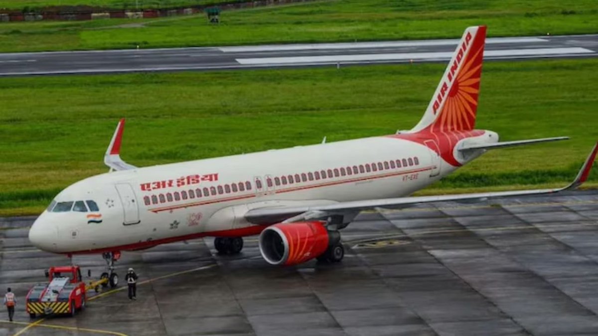 TNPNEWS1's tweet photo. मुंबई से लंदन जाने वाली एयर इंडिया की फ्लाइट में तकनीकी खराबी, यात्रियों को करना पड़ा लंबा इंतजार
पढ़ें पूरी खबर - https://t.co/NHPpOihHBy
#AirIndia #AirIndiaFlight #AI129 #MumbaiToLondon #FlightDelay https://t.co/jyqU6k2pB2
