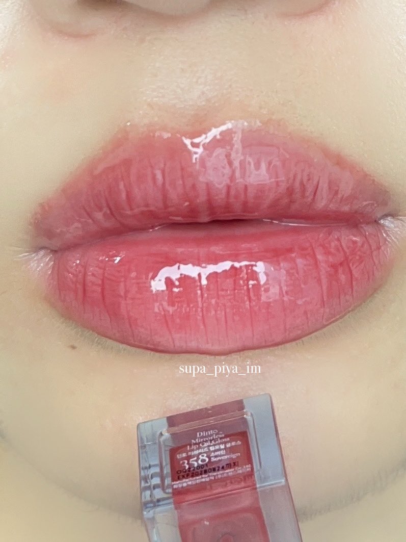 มาเชียร์เบอร์ 358 คือติ๊กถูกสุด แดงติดน้ำตาลนิดนึง ให้ความก่ำหน่อยๆ แล้วรุ่นแท่งขาวความฉ่ำคือเต็มสิบ ขอเรียกว่าสีคนสวย