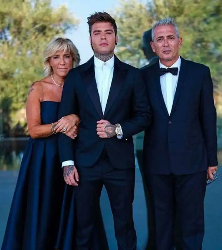 Fedez with his parents in Milan