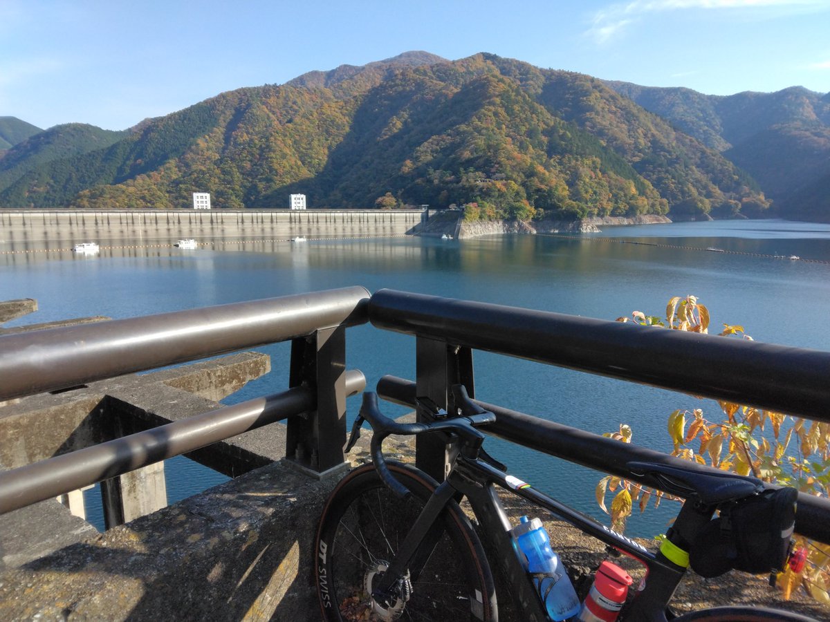 SannowKowmon's tweet photo. 湖回りの紅葉見頃は10日後🎯かな⁉️　トンネル内壁点検や崖のり面点検等で411号整備中😀
紅葉最盛期はOKでしょう！
猿、鹿との遭遇無し、🐻出没看板有り🈶 https://t.co/FJentY8xXA