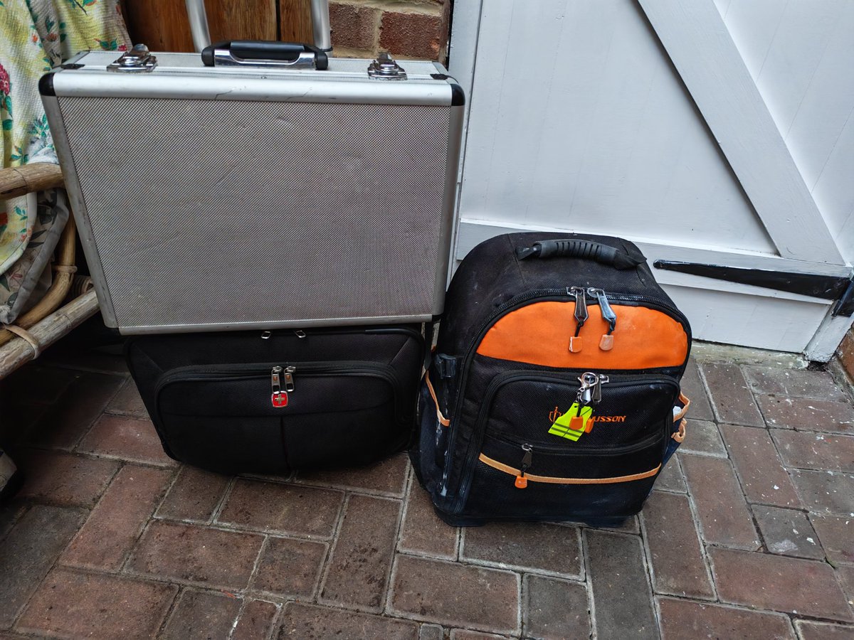 Good morning good people of Twitterland, I hope this morning finds you fit and well. I have my kit ready for another morning with my fellow fixers of the Woking Repair Cafe, this month @ St. Mary's Community Centre. Byfleet, open from 10-1. Have a great weekend one and all.
