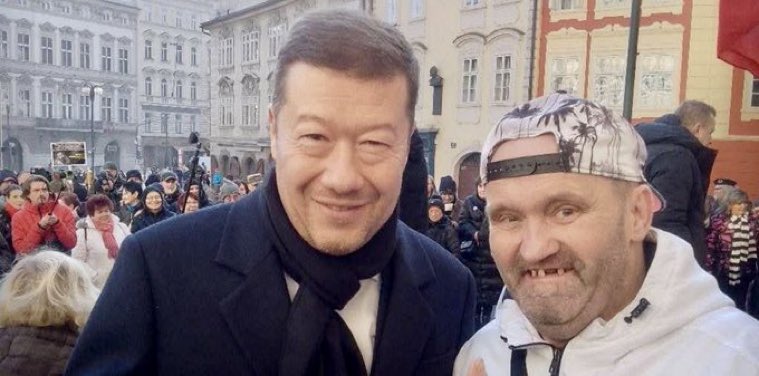 Tomio se svým novým asistentem a poradcem ve věcech zahraničních s bohatými zkušenostmi a vzděláním ze Sorbonny