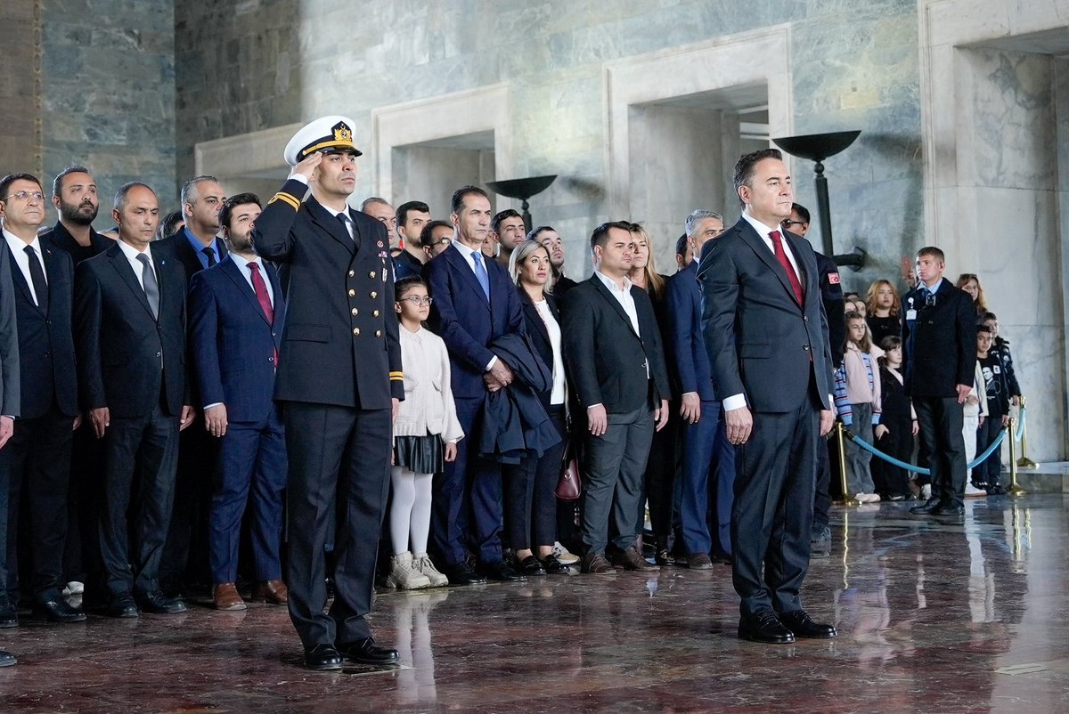 alibabacan's tweet image. Bugün, Cumhuriyetimizin kurucusu Gazi Mustafa Kemal Atatürk&apos;ün vefatının 87. yıl dönümü vesilesiyle DEVA Partisi olarak Anıtkabir&apos;deydik.

Türkiye’nin dört bir köşesinden akın akın gelen on binlerce vatandaşımız genciyle, yaşlısıyla, öğrencisiyle oradaydı.
