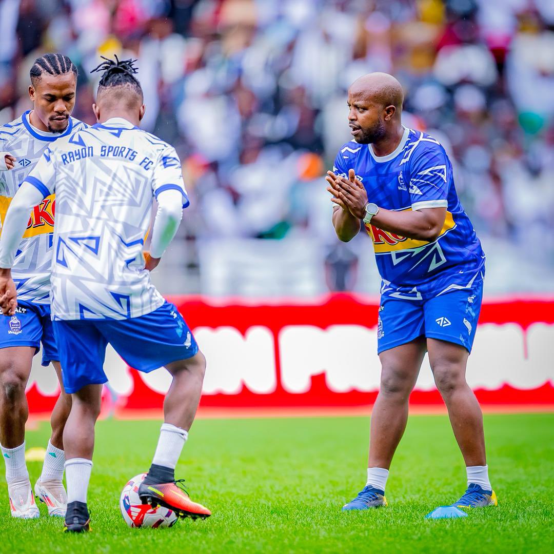 rayon_sports's tweet photo. #RPL || #APRRAY
Midfield connection looking sharp in the warm-up. 💙⚡
#Gikundiro | #1000HillsDerby https://t.co/vXqUDwVNUy