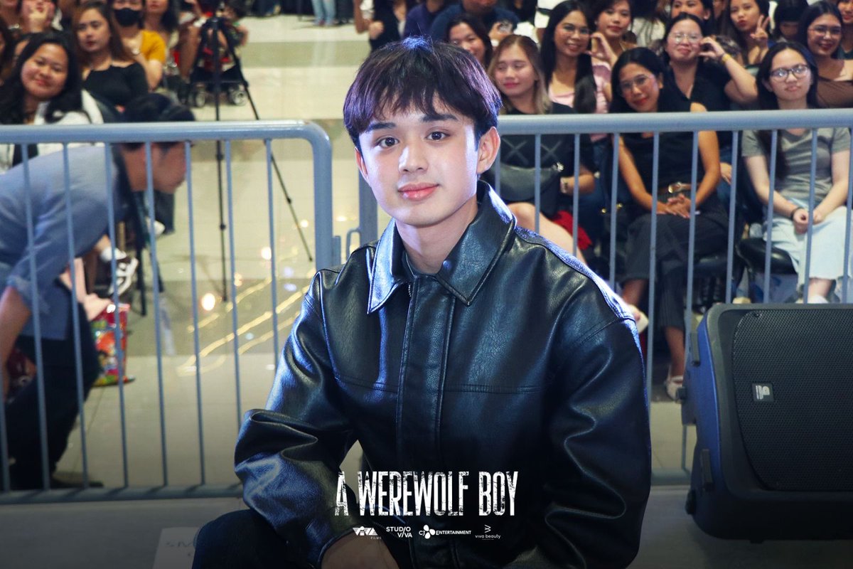 VIVA_Films's tweet photo. LOOK: Gabriel Evangelista at the #AWerewolfBoyPH mall tour at SM City East Ortigas. 

Watch out for A WEREWOLF BOY, coming this January 14, 2026 in cinemas nationwide! 

#AWerewolfBoy #RabinAngeles #AngelaMuji https://t.co/Ygdh5JB5dS