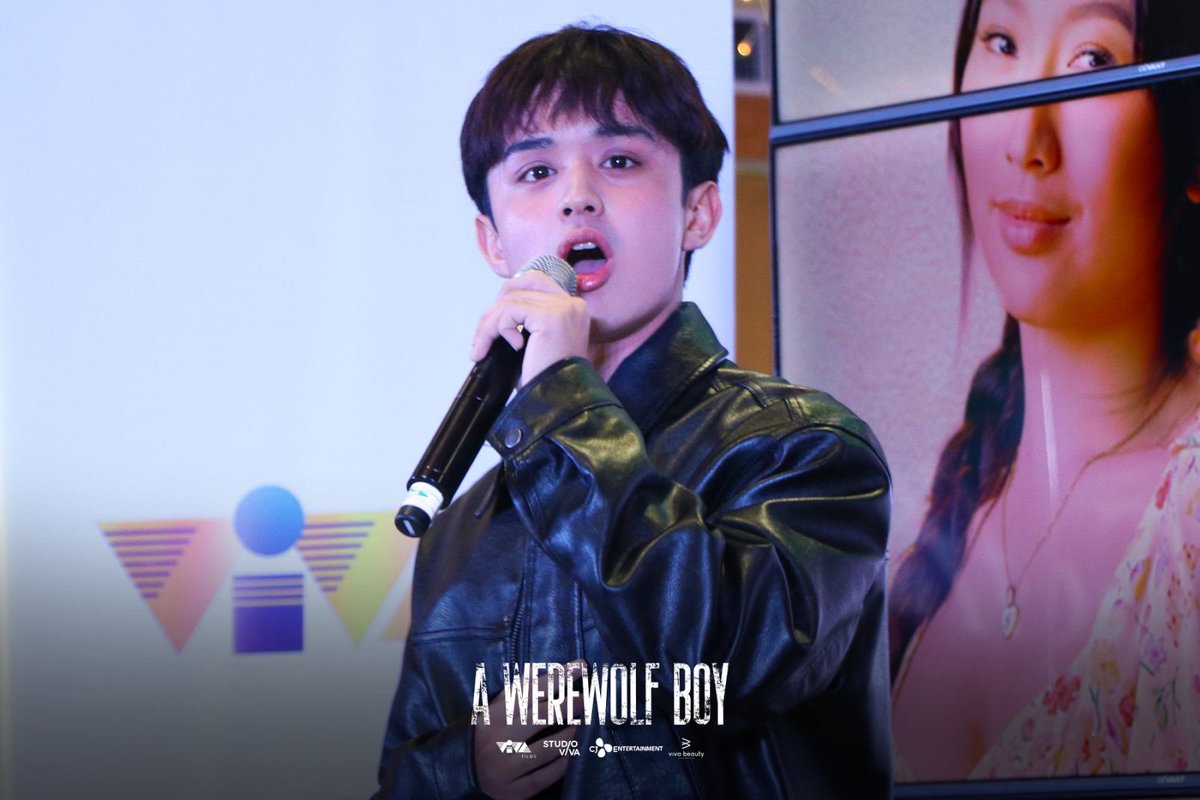 VIVA_Films's tweet photo. LOOK: Gabriel Evangelista at the #AWerewolfBoyPH mall tour at SM City East Ortigas. 

Watch out for A WEREWOLF BOY, coming this January 14, 2026 in cinemas nationwide! 

#AWerewolfBoy #RabinAngeles #AngelaMuji https://t.co/Ygdh5JB5dS