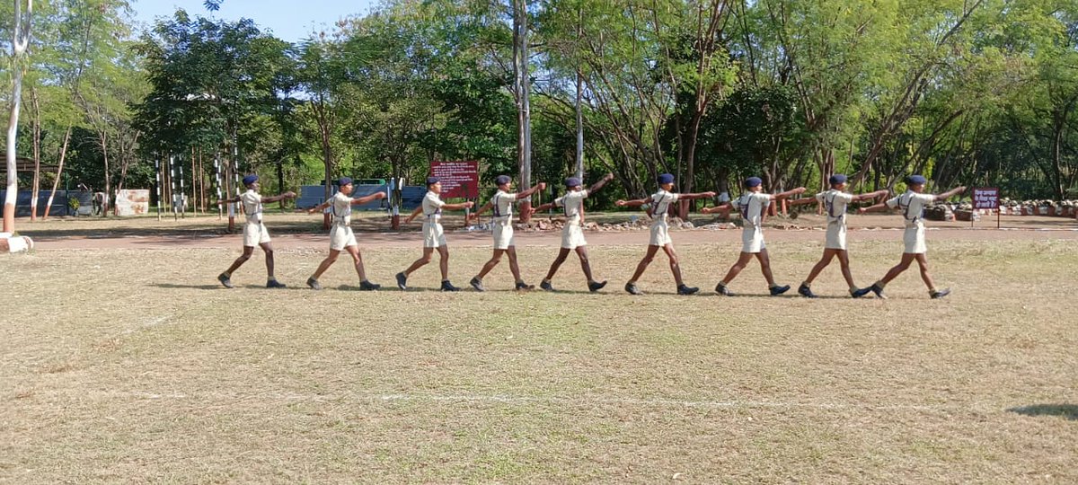 आज दिनांक 08 नवंबर 2025 को सशस्त्र सीमा बल अकादमी, भोपाल में संचालित 17वीं BRTC के प्रशिक्षणार्थियों के Drill प्रशिक्षण का छायाचित्र।
<a href="/SSB_INDIA/">Sashastra Seema Bal</a>