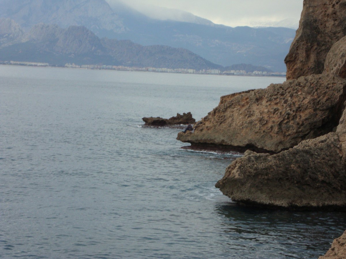 <a href="/clowndownunder/">Clown Down Under 🤡</a> Same in the Mediterranean.
500 year old cliff undercuts, are still at sea level.
And the Med has no tides.

RE