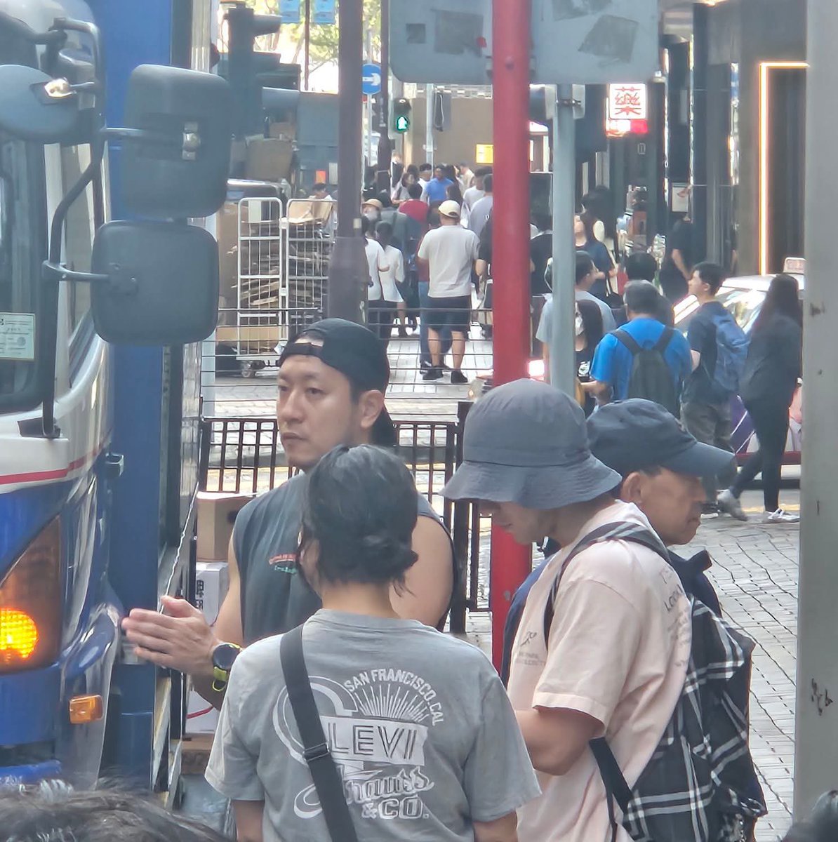 neun_ku's tweet image. 옆에는 동생분이신것같기도 하고..