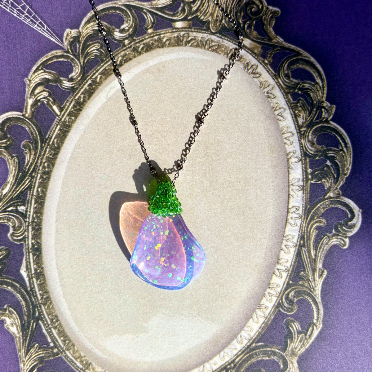 Ayumi_RandB's tweet image. ハイオパペタルのメンバーを紹介するぜっ
オーロラホワイト赤斑　ペンダント！

スタンダードラベンダーパープル　ペンダント！

オーロラクリアホワイト青斑　ペンダント！

スタンダードホワイトマルチ斑　フックピアスorクリップイヤリング！

以上だっ