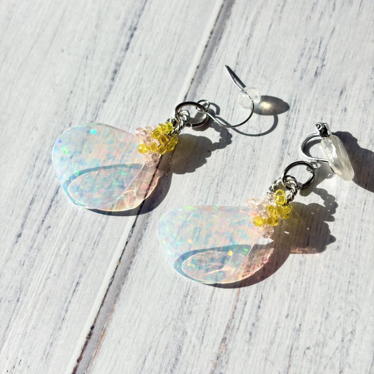 Ayumi_RandB's tweet image. ハイオパペタルのメンバーを紹介するぜっ
オーロラホワイト赤斑　ペンダント！

スタンダードラベンダーパープル　ペンダント！

オーロラクリアホワイト青斑　ペンダント！

スタンダードホワイトマルチ斑　フックピアスorクリップイヤリング！

以上だっ