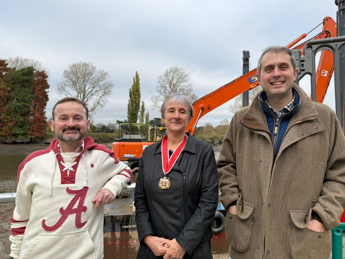 Towpath breach at Kew was formally repaired &amp; reopened at 10am this morning. Wonderful to see so many people, running, cycling &amp; walking along the beguiling promenade.  Proud to have played a role in getting it back into use and at breakneck speed for a scheme of this complexity.