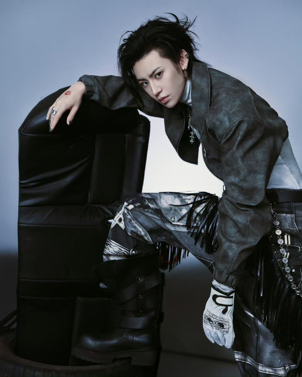 251108 오피셜 웨이보 🆙

🌫️

#샤오귀 #왕린카이 #xiaogui #wanglinkai #lilghost #小鬼 #王琳凯