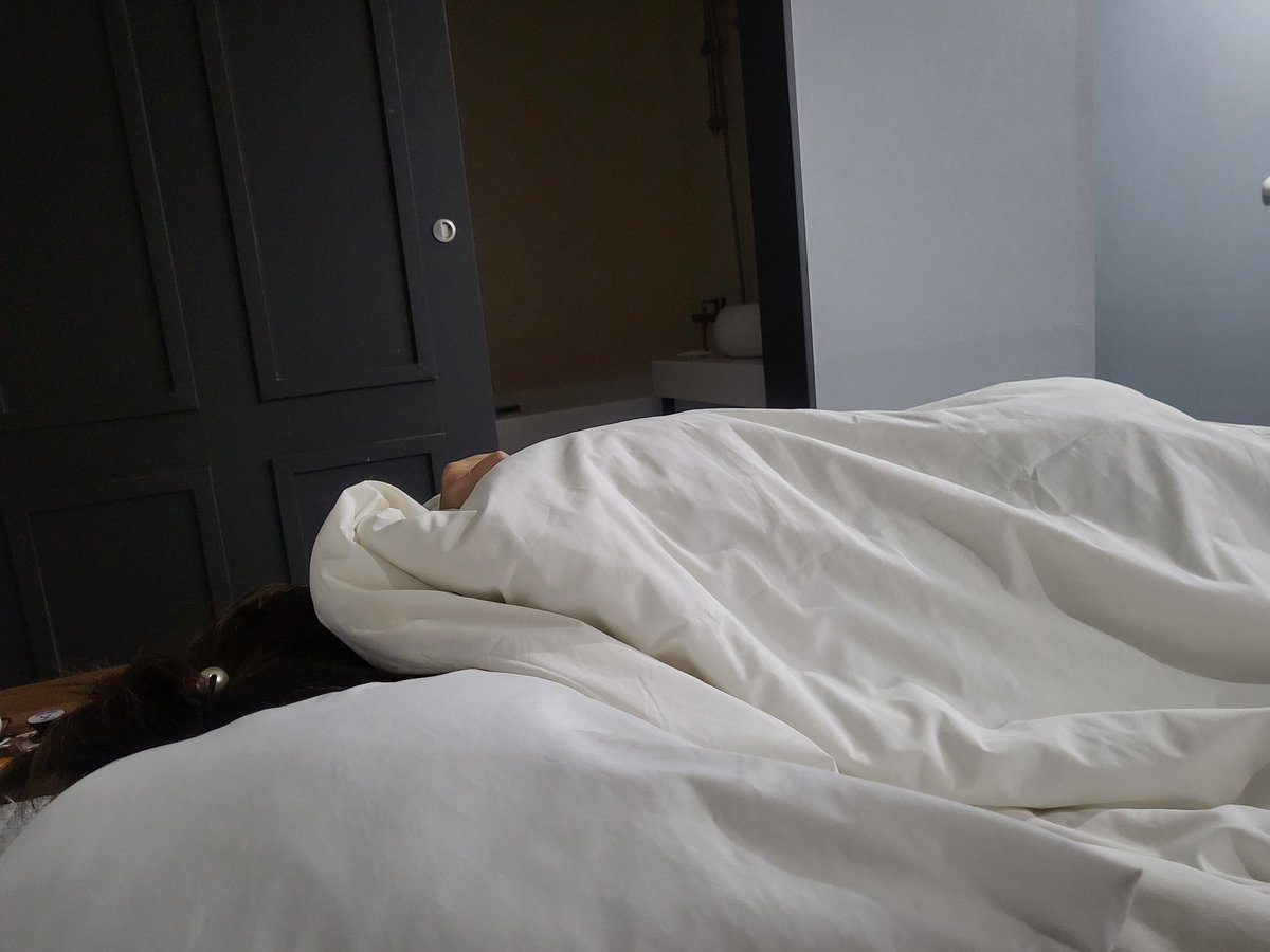 혼자 뻗으심ㅠ
난 모하지?ㅋㅋ
#섹트#모텔#난모해?#혼술#부산#경남