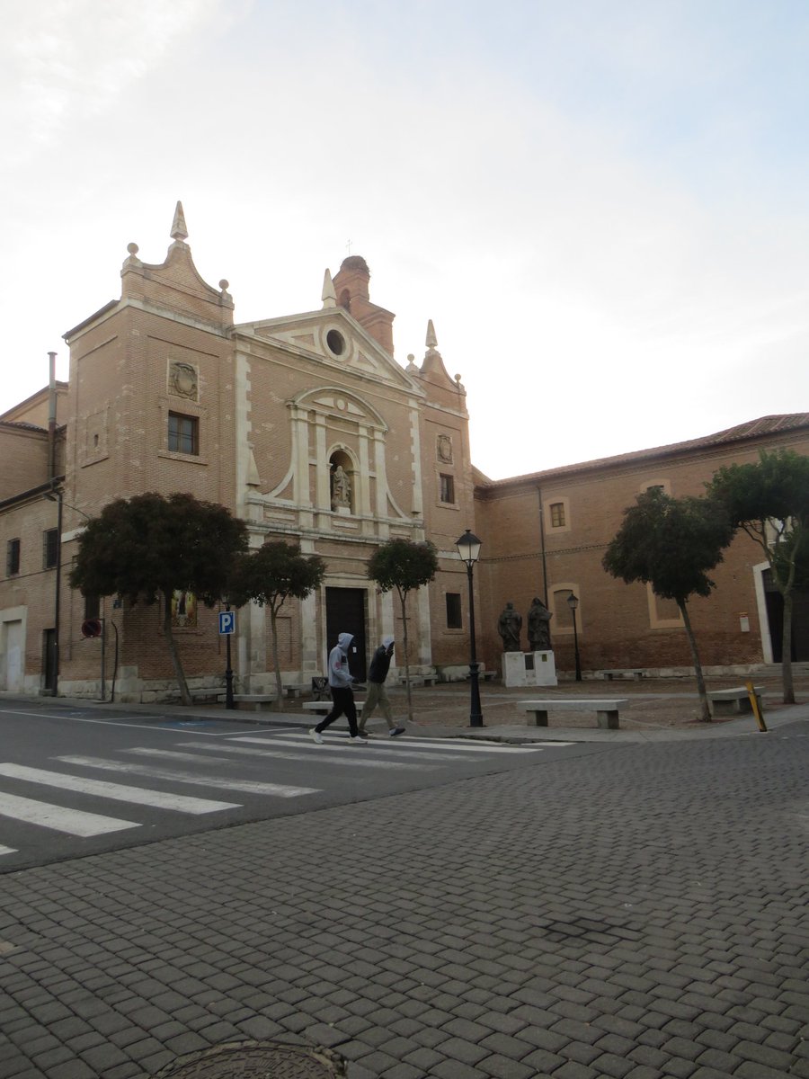 C'est le temps qui fait ses victimes !🙂

Passez une belle journée 🙏
✍️📸Doga Sy 
#photography #photo  #photooftheday #PhotographyIsArt