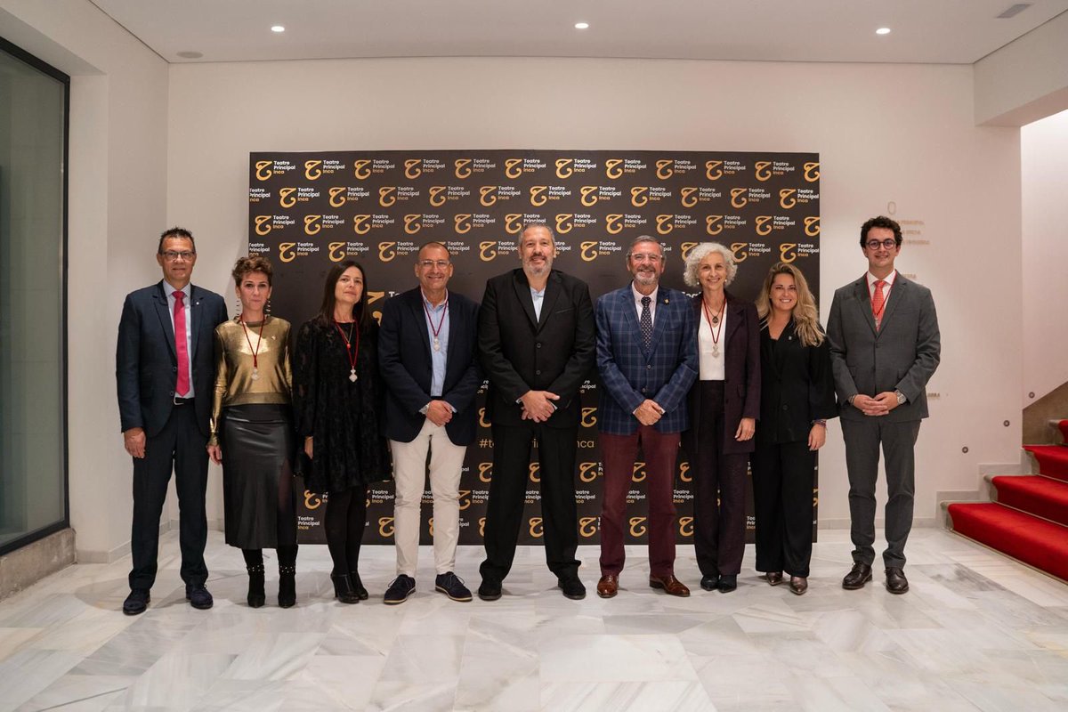 PopularsInca's tweet image. Assistim al pregó del Dijous Bo al Teatre Principal d’Inca 🎭
Amb un pregoner de luxe, Tomeu Bauçà, que ens ha fet vibrar d’orgull inquer! 💙
#DijousBo #Inca #OrgullInquer