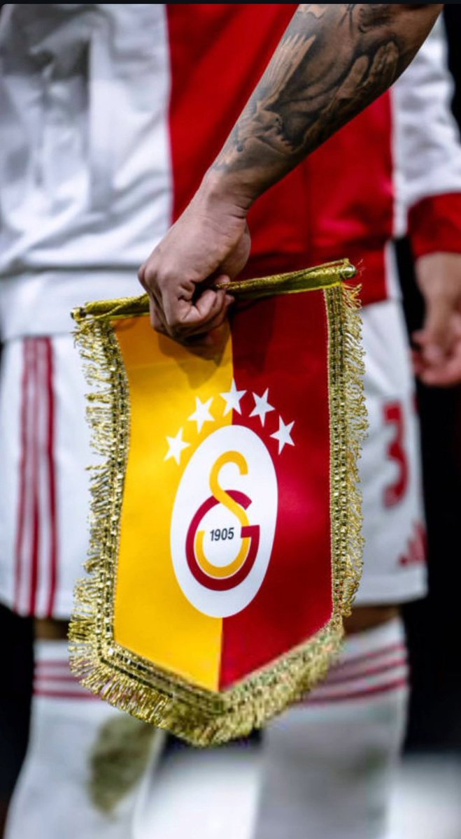 Galatasaray'ın olmadığı sene Şampiyonlar ligi'ni takip ediyormusunuz,  ben takip etmiyorum şahsen çok sıkıcı geliyor bana Galatasaray'ın olmadığı her yer sıkıcı şampiyonlar ligi gibi seksi bir lig bile iğrenç gözüküyor bana