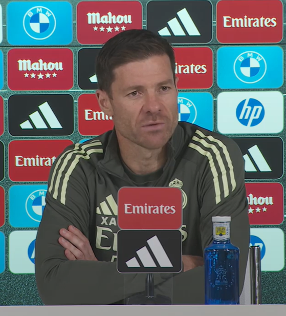 فالفيردي في الوسط؟

تشابي ألونسو : بسبب الظروف لعب في مركز الظهير وأدى بشكل جيد ونحن نعرف أسلوبه والمرونة التي يمنحنا إياها.