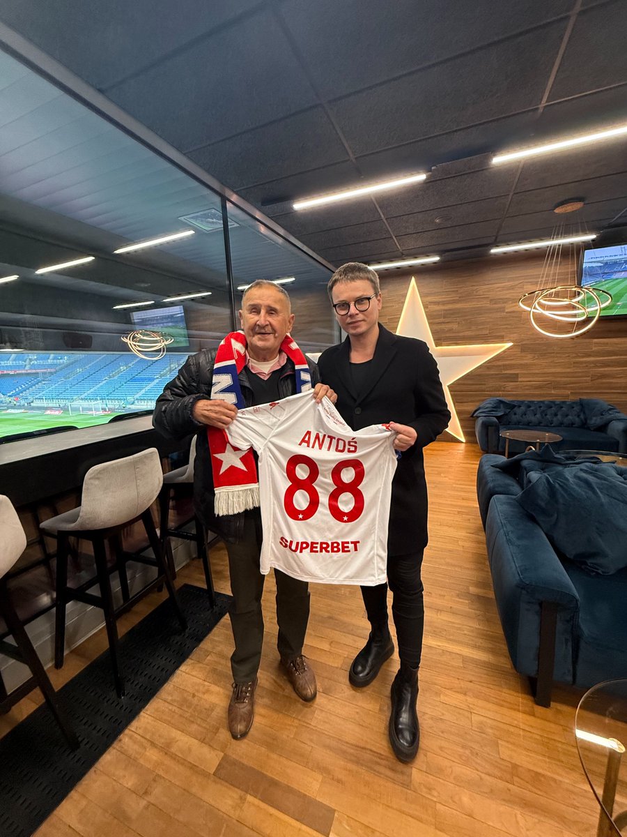 jarokrolewski's tweet photo. No i mamy Pana Antoniego z nami 🔥

Piękna praca Fundacji “Bajka o Babci i Dziadku” - zachęcam do wsparcia 🫶

@Wislakrakowsa 🔵⚪️🔴 https://t.co/xnlnI5IG6q