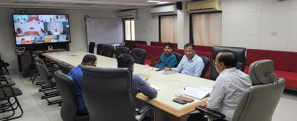 CollectorMeh's tweet image. માન. અધિક મુખ્ય સચિવશ્રી(કૃષિ) ની અધ્યક્ષતામાં ખેડૂતોના પાકને ટેકાના ભાવેથી ખરીદી બાબતેની સમીક્ષા અર્થે વિડિયો કોન્ફરન્સના માધ્યમથી બેઠક યોજાઈ જેમાં ઉપસ્થિત રહી જરૂરી માર્ગદર્શન મેળવ્યું.
@CMOGuj @revenuegujarat @infomahesanagog