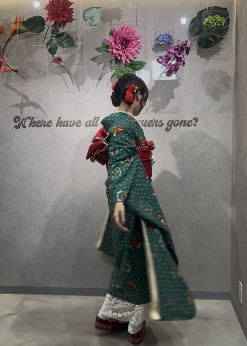 成人式振り袖　お値下げしました❣️❣️❣️ 2025年成人式まだ間に合う！ 大人気カラー白×ゴールド振袖✨｜成⼈式の