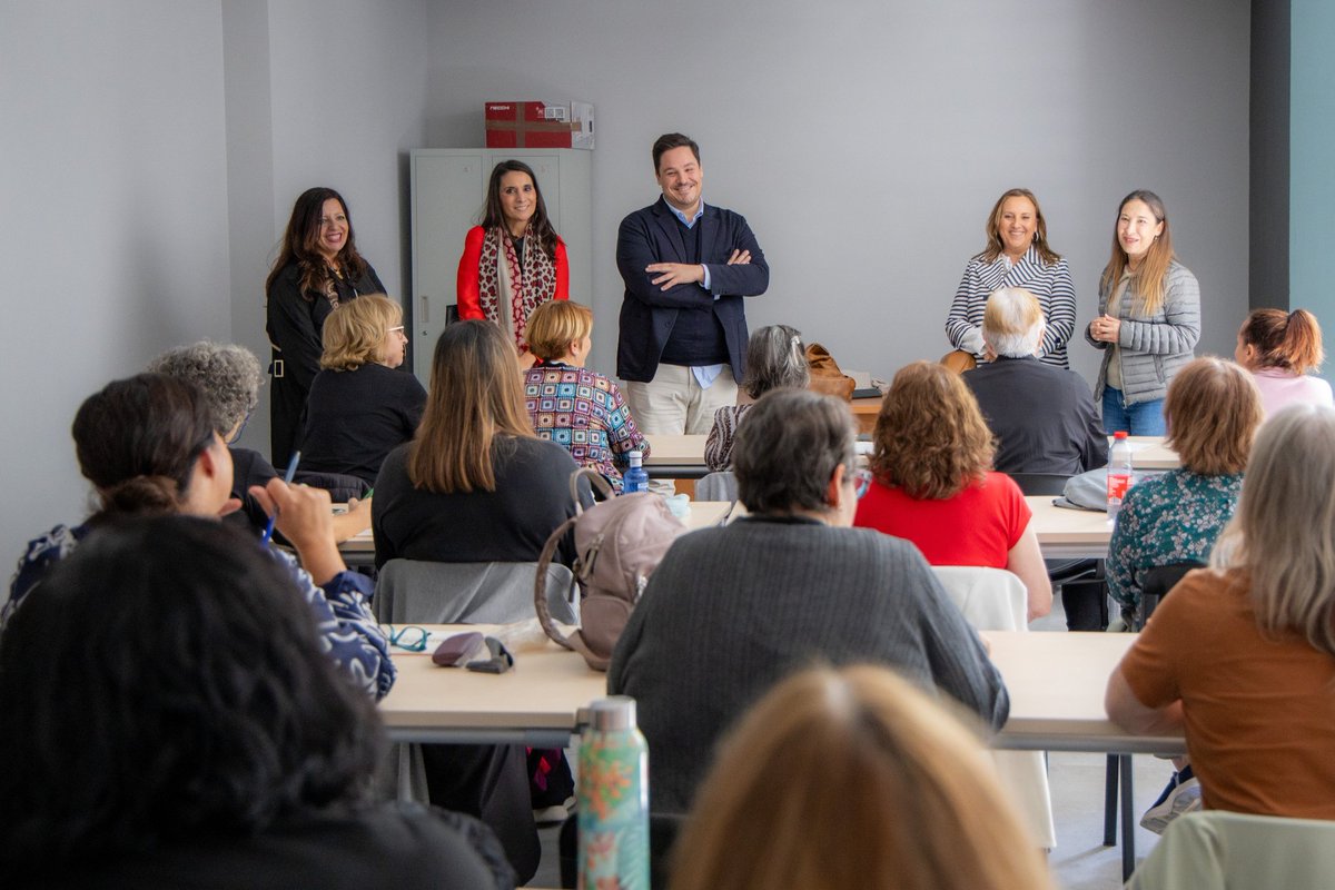 Visitamos los talleres de @amiga_mujeres_por_la_igualdad en @dtoestealctorr . Gran trabajo que desarrollan con las mujeres de nuestros barrios #igualdad #mujer #feminismoenpositivo